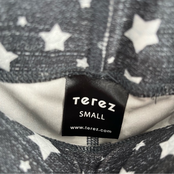 3 for $15 🌸 Terez All Over Star Print Cropped High Rise Athletic Leggings - Picture 5 of 6